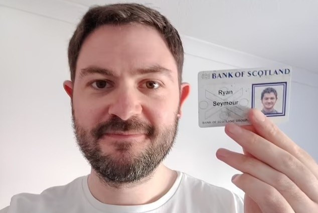 Tim thay chiec vi bi mat 20 nam truoc hinh anh