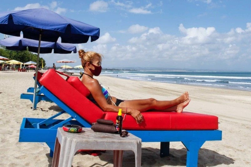 Mac nguy co tai bung dich, Bali don khach quoc te tro lai vao thang 7 hinh anh