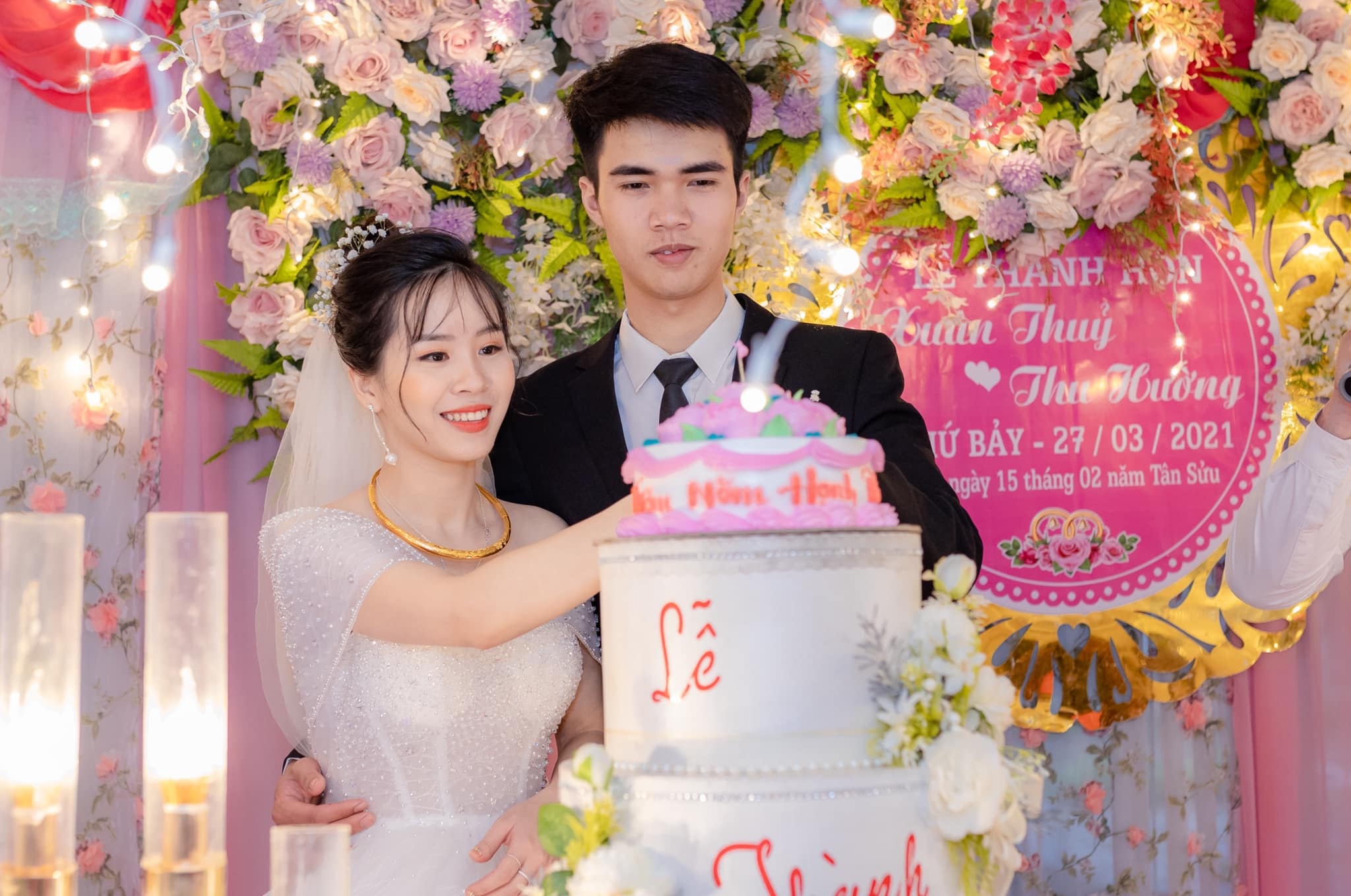 Chu re Thai Nguyen bat ngo hon bung co dau trong dam cuoi hinh anh
