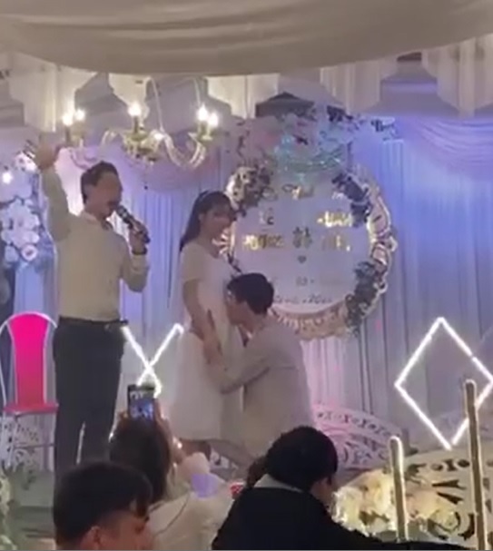 chu re hon bung co dau anh 1