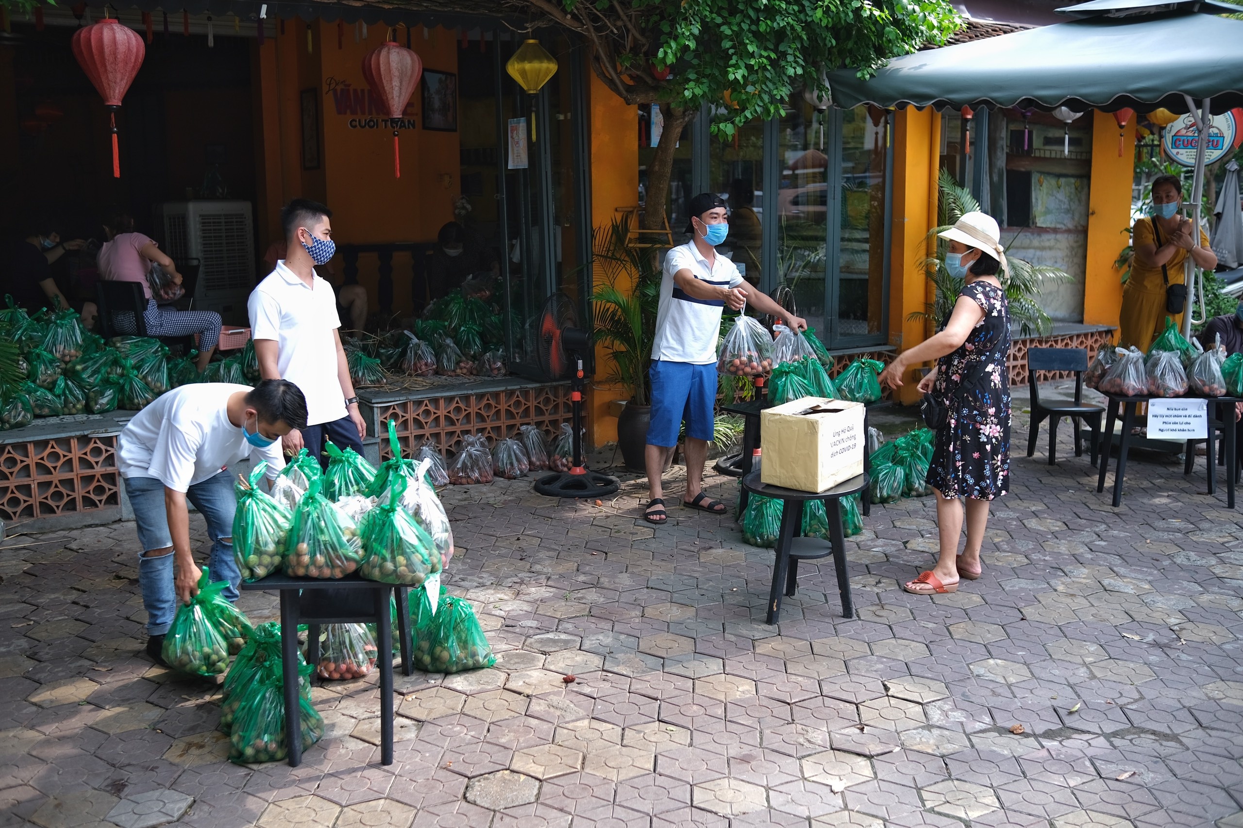 tang vai mien phi o Ha Noi anh 1