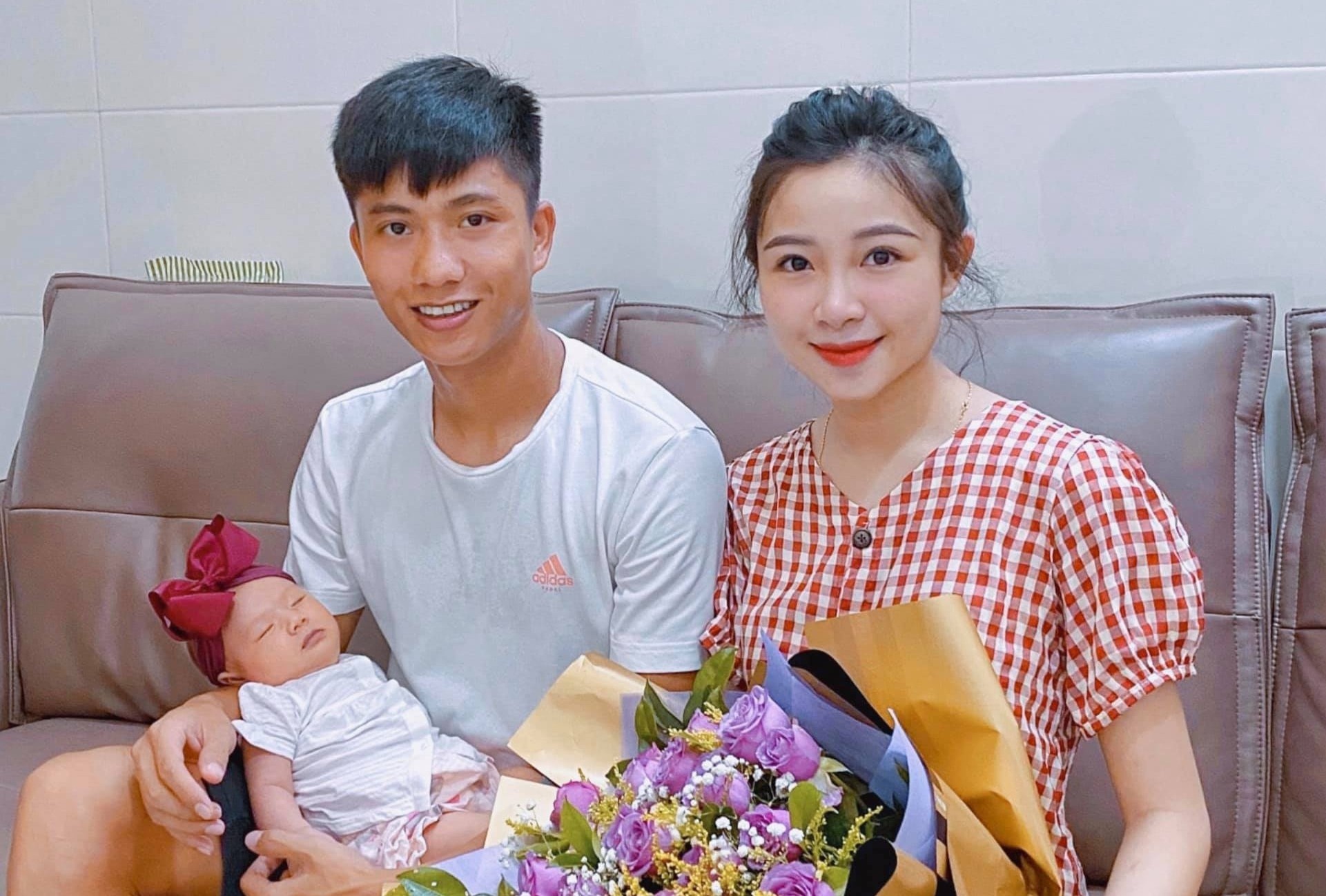 Vo con Tien Dung, Phan Van Duc hao hung truoc gio Viet Nam doi dau UAE hinh anh