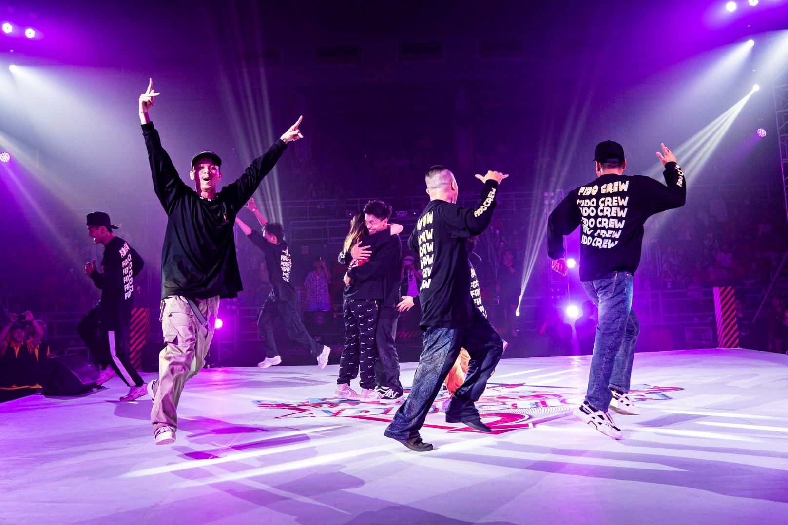 dancer cau hon ban gai anh 2