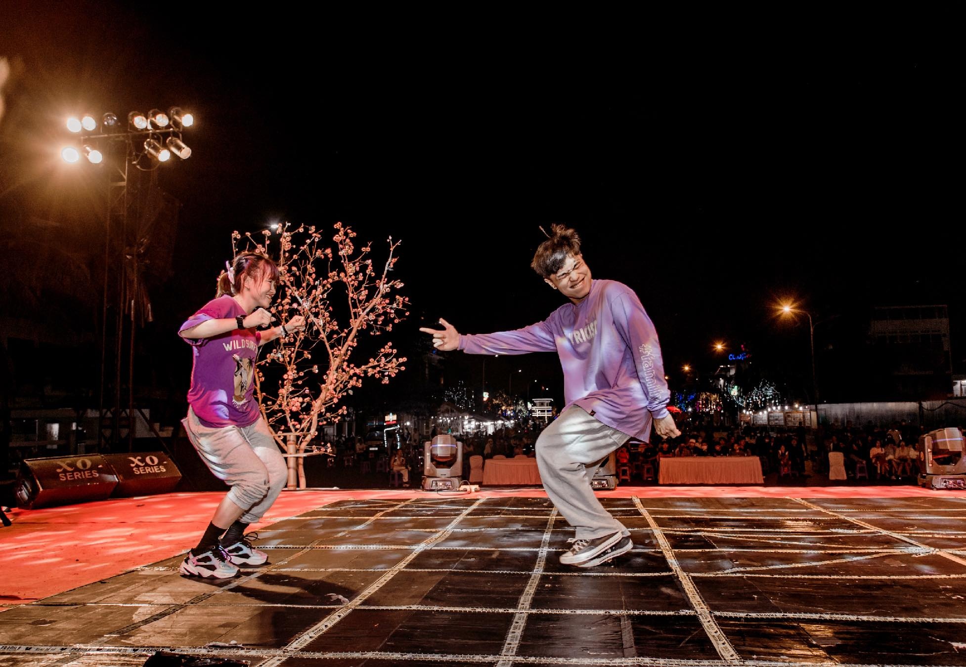 dancer cau hon ban gai anh 5