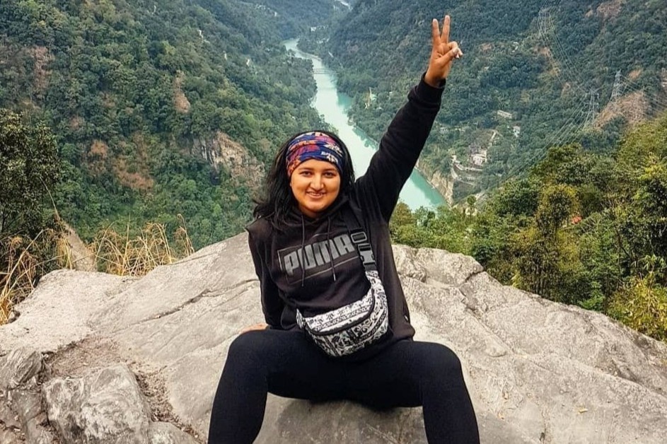 Co gai mot minh chu du khap An Do hinh anh