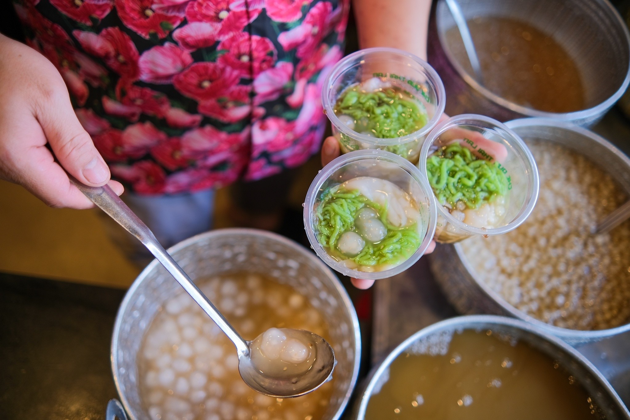 Quan che o Ha Noi ban 1.000 coc/ngay dip nang nong ky luc hinh anh