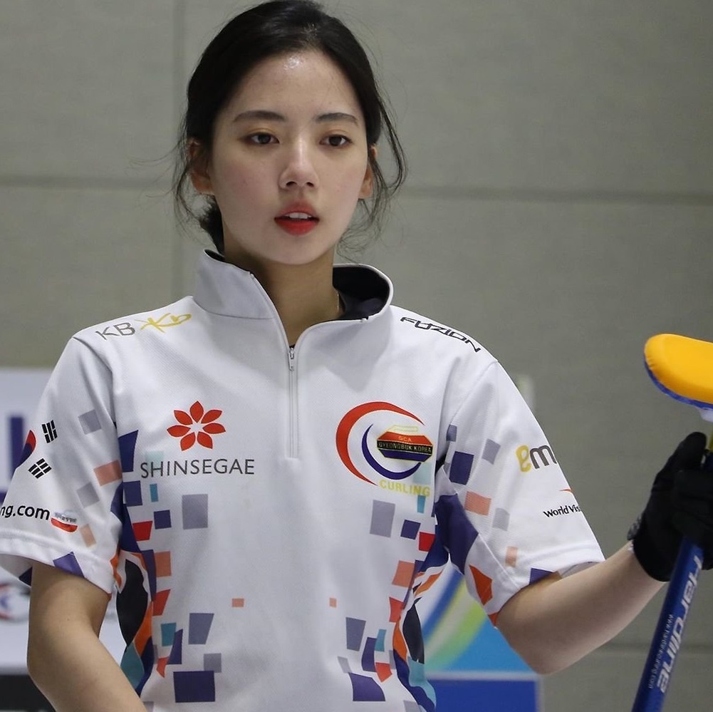 nu van dong vien bi da tren bang noi tieng anh 9