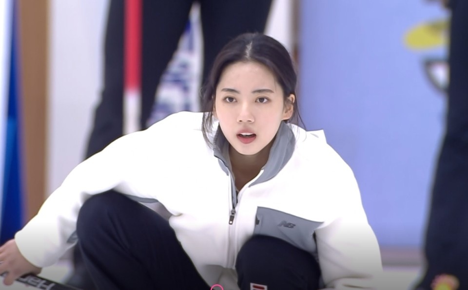 nu van dong vien bi da tren bang noi tieng anh 6