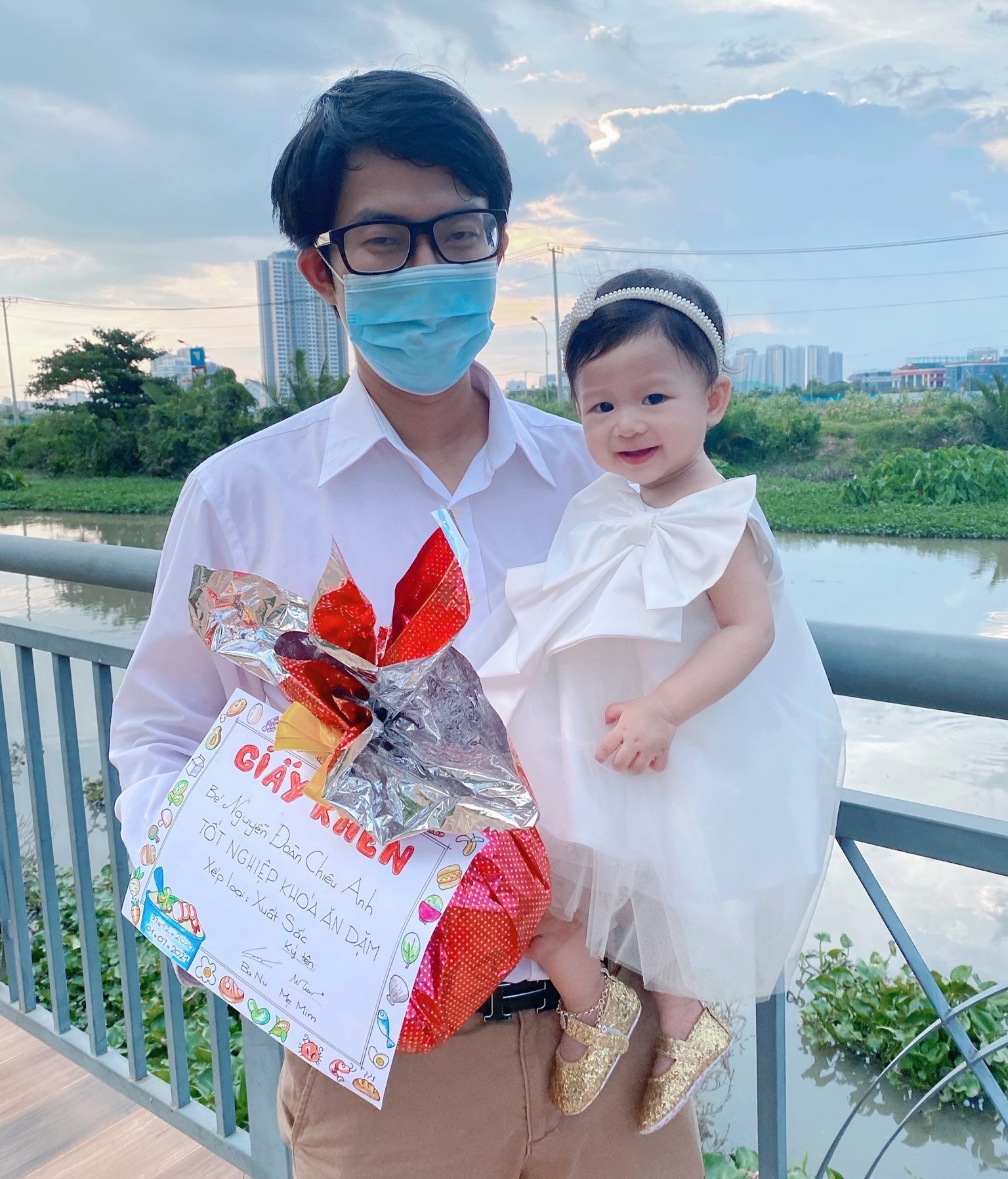 bố làm giấy khen tặng con ảnh 1 bo lam giay khen tang con anh 1