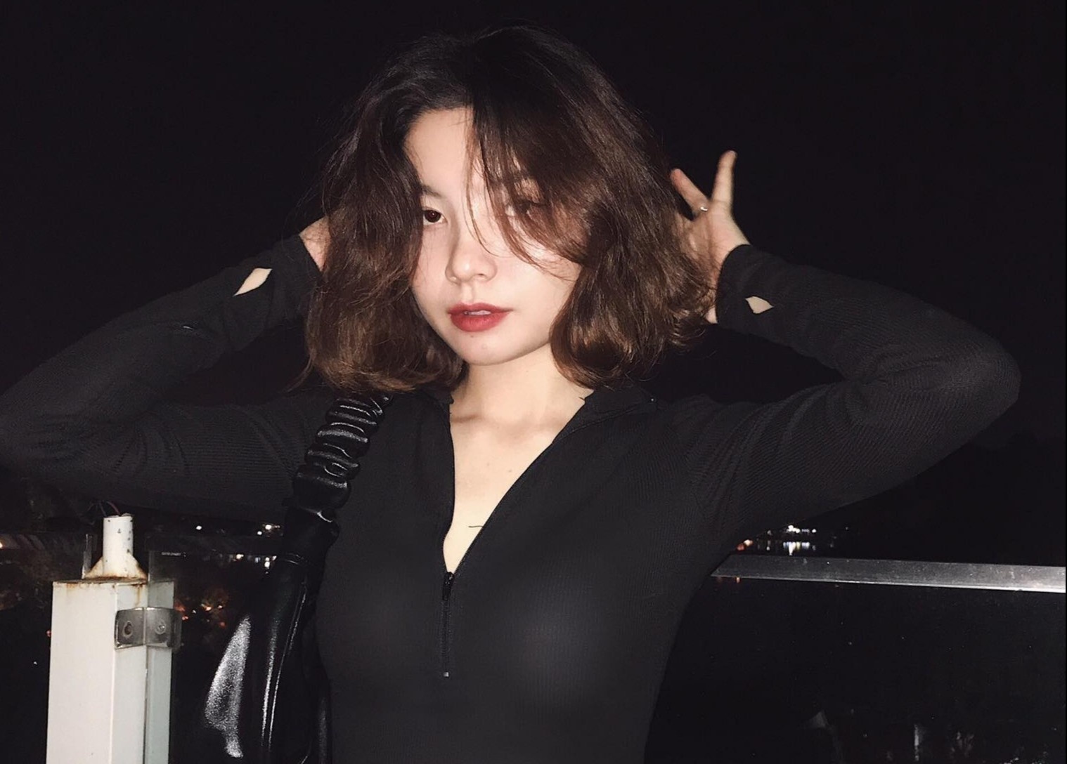 Nu sinh Bach Khoa hat 'Chi ong nau va em be' phien ban that tinh hinh anh