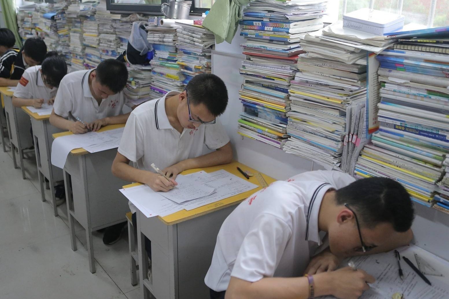 Duoc mien 4 nam tien thue nha vi co con do dai hoc hinh anh