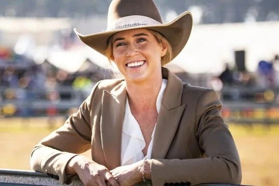 'Co gai chan bo' qua doi o tuoi 19 vi tu sat hinh anh