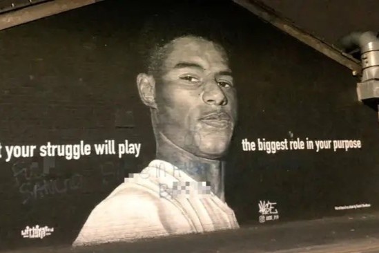 Tranh tuong cua cau thu Marcus Rashford bi ve bay hinh anh