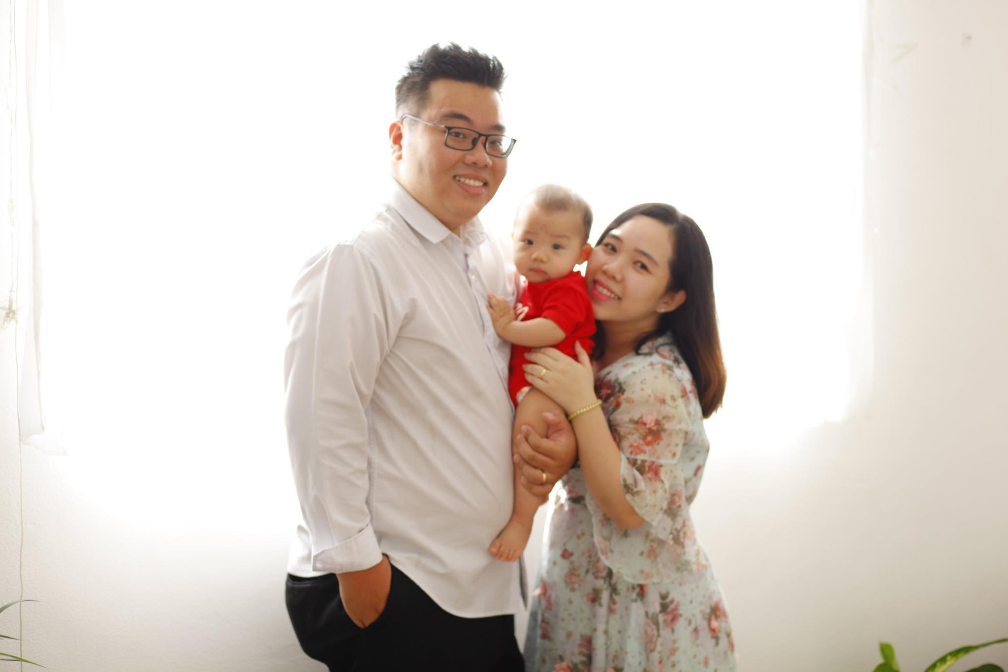 nhan vien y te xa con di chong dich anh 1