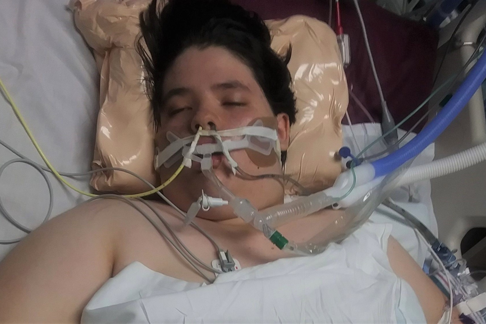 Me be gai My: 'Uoc gi toi cho con tiem vaccine Covid-19' hinh anh