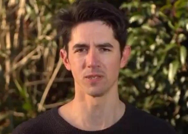 Nguoi dan ong Australia bi chi trich vi tiem 4 mui vaccine hinh anh