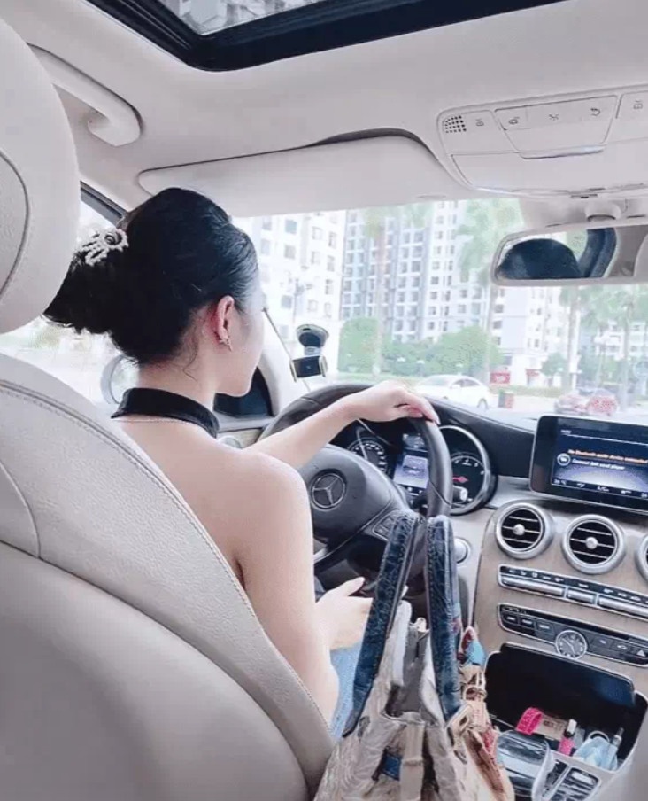 hot girl tai chinh pocinex anh 2