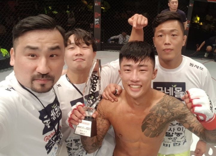 Vo si Han Quoc cuu nguoi phu nu khoi cho du hinh anh