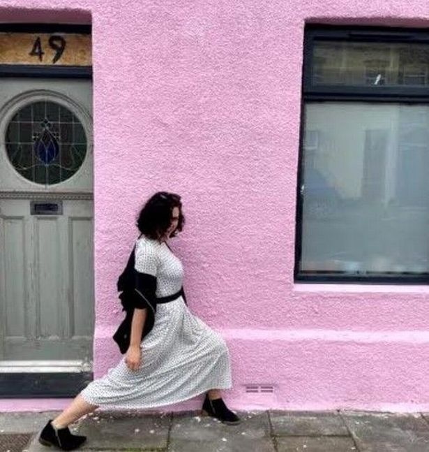 ngoi nha mau hong noi tieng anh 3