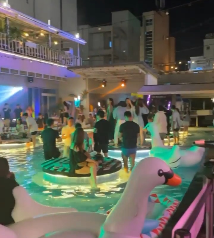 tiệc bể bơi giữa dịch ở Hàn Quốc ảnh 3 tiec be boi giua dich o Han Quoc anh 3