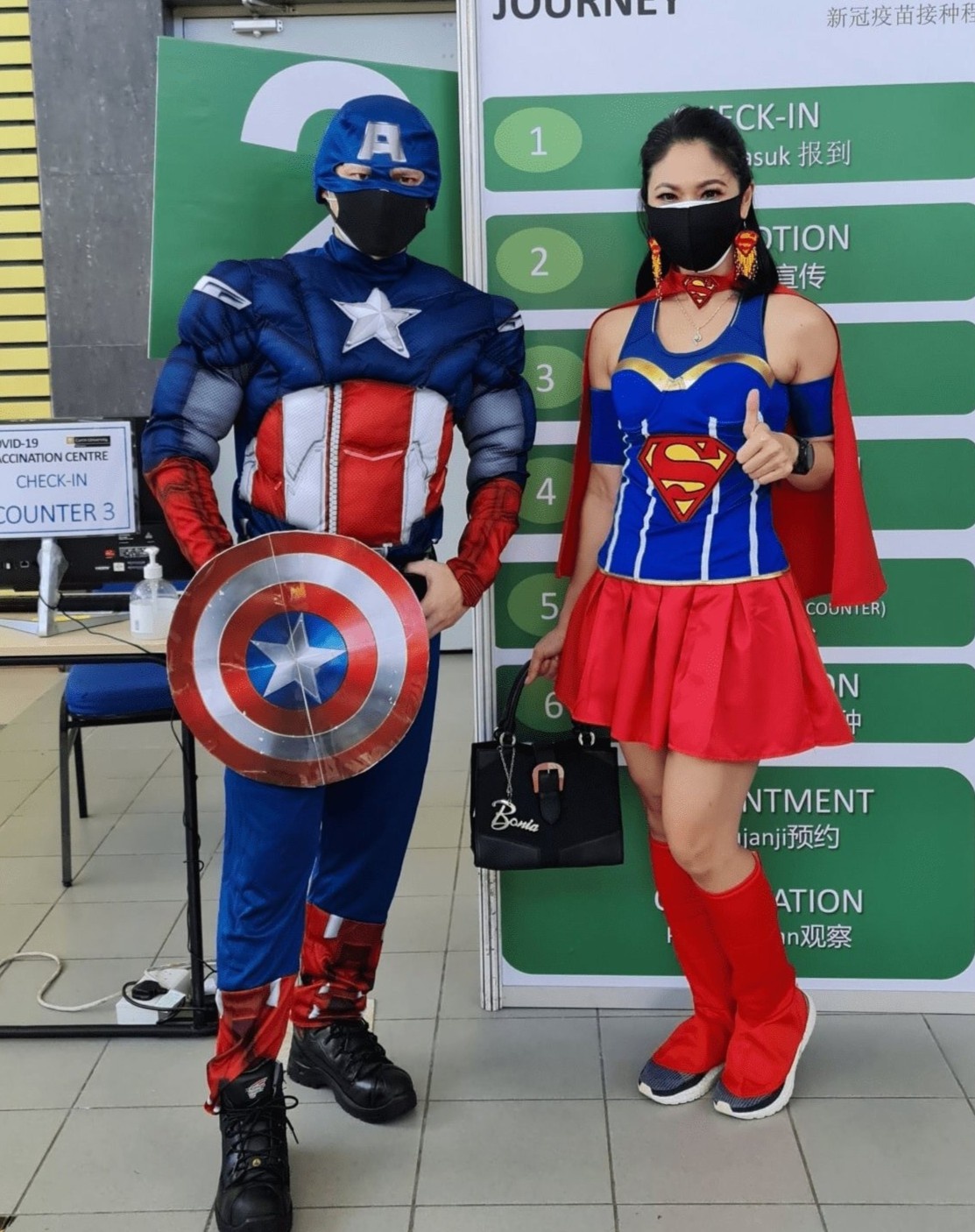 mac do cosplay di tiem vaccine anh 10