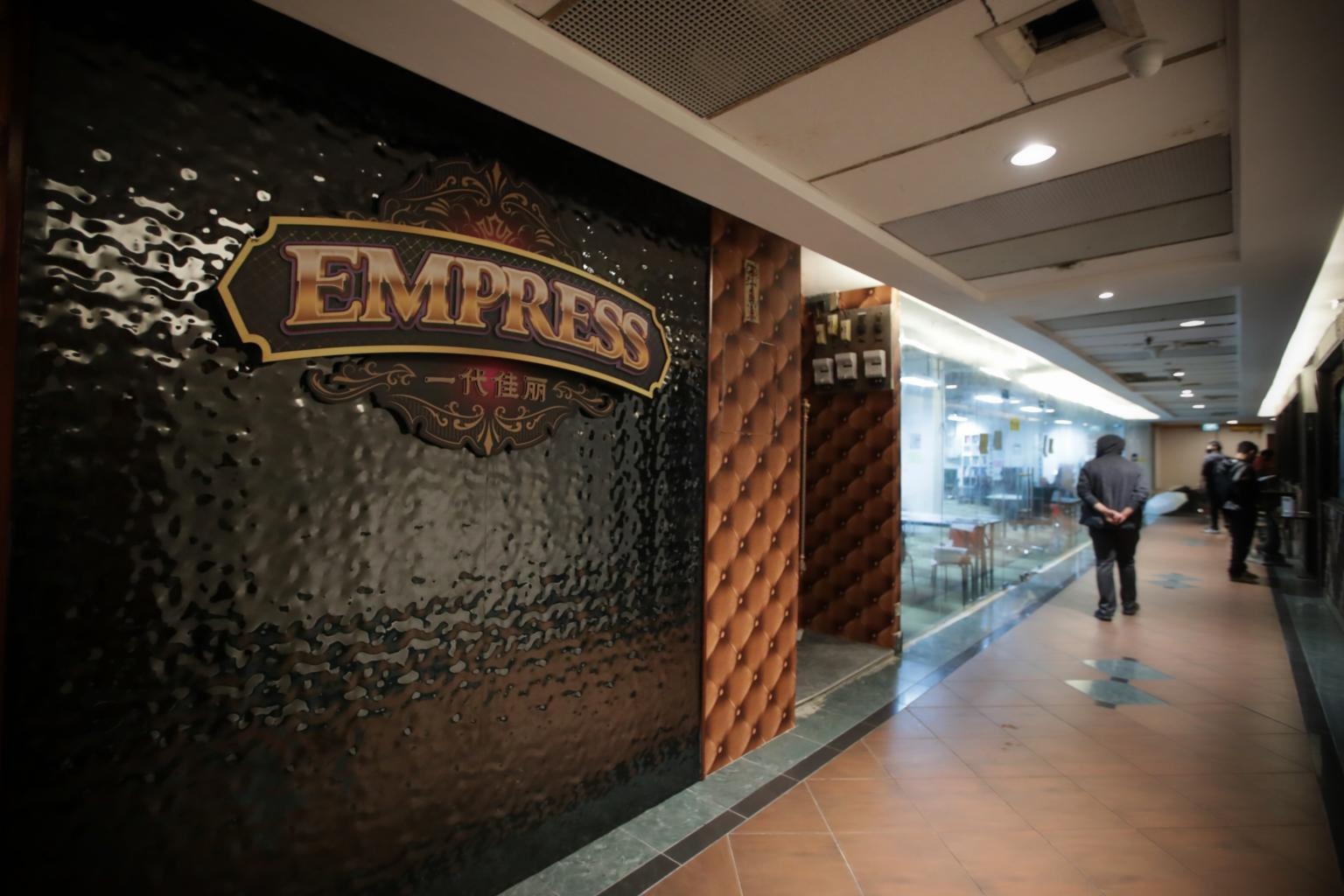 tiep vien hang khong lam tiep vien karaoke anh 2