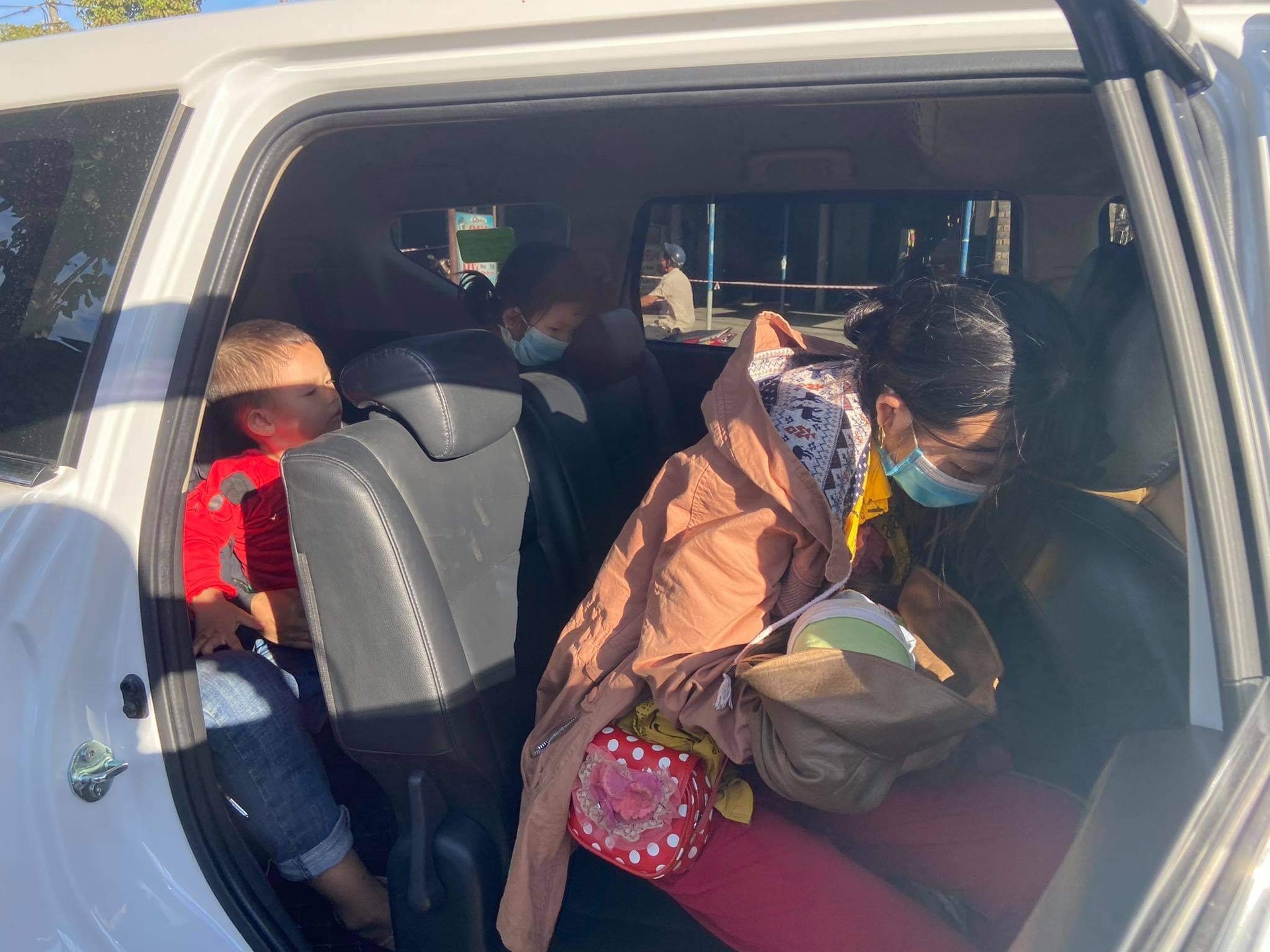 be 10 ngay tuoi ngoi xe may ve que anh 3