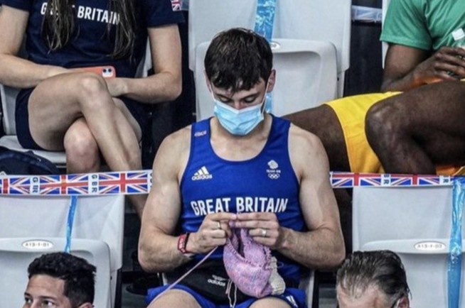 VDV Olympic noi tieng voi tai dan len bat ngo bi chi trich hinh anh