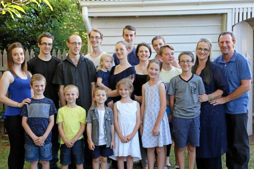 Ba me Australia co 16 con van muon sinh tiep hinh anh