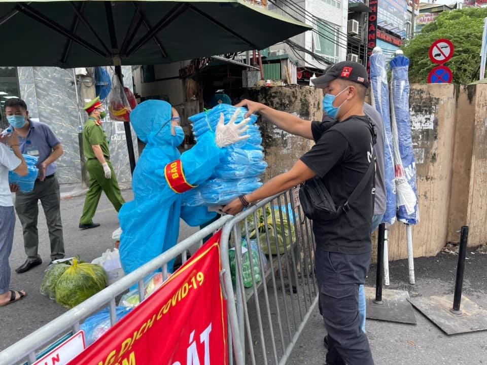 ông chủ làm tài xế thiện nguyện ảnh 3 ong chu lam tai xe thien nguyen anh 3