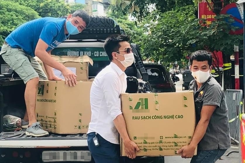 Ong chu, giam doc thanh tai xe, boc do do cuu tro Ha Noi ngay dich hinh anh