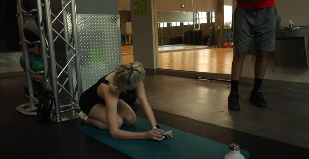 co gai bi tan tinh o phong gym anh 1