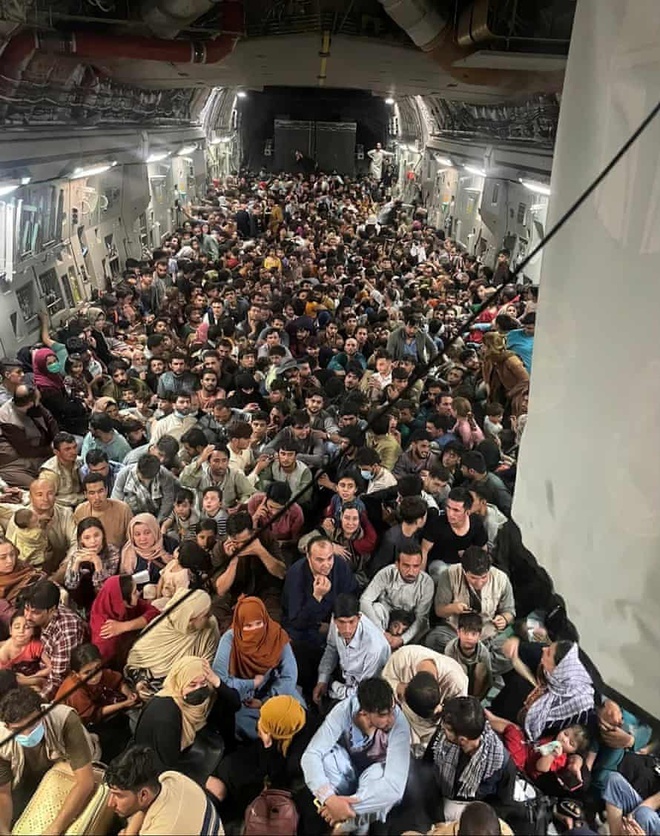 sinh con trên máy bay sơ tán khỏi Afghanistan ảnh 2 sinh con tren may bay so tan khoi Afghanistan anh 2