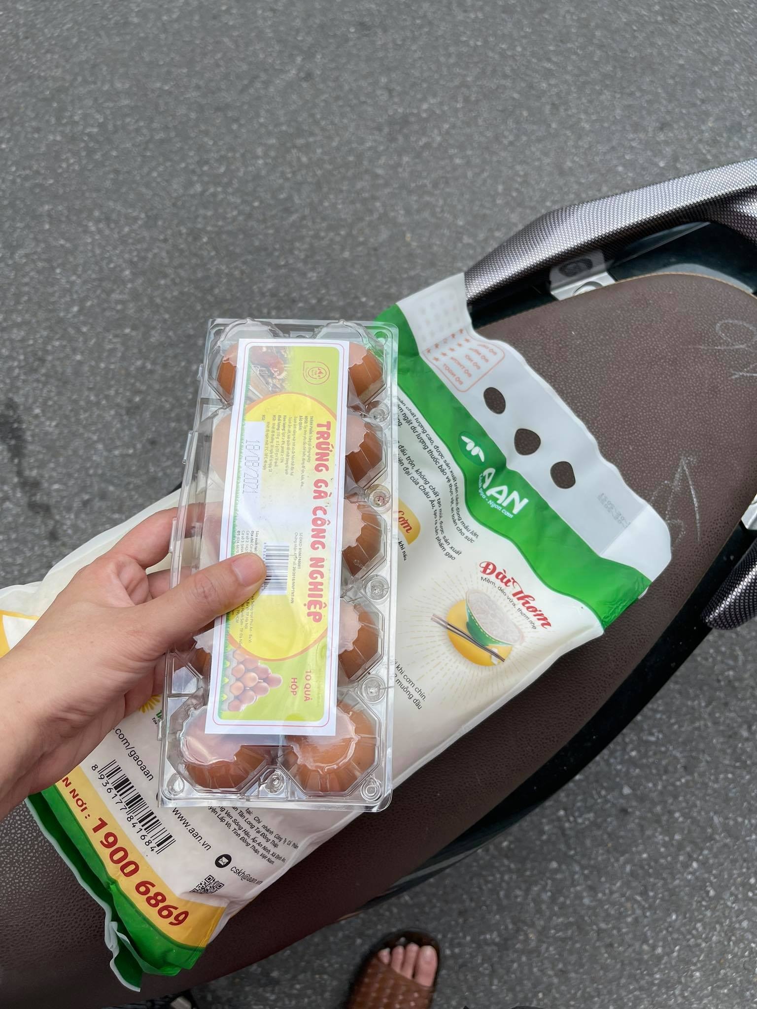 tặng quà người khó khăn qua ban công ảnh 3 tang qua nguoi kho khan qua ban cong anh 3