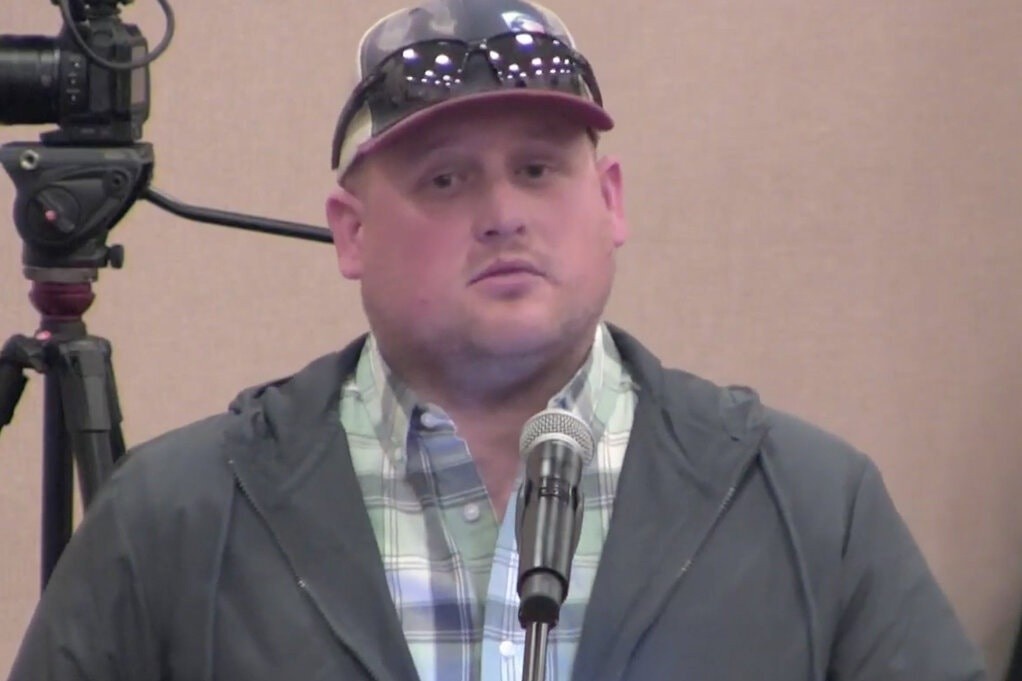 Nguoi dan ong My phan doi khau trang vua tu vong vi Covid-19 hinh anh