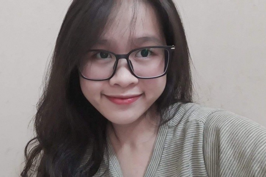 O nha gian cach, nu sinh lam gia su online mien phi cho tre em hinh anh