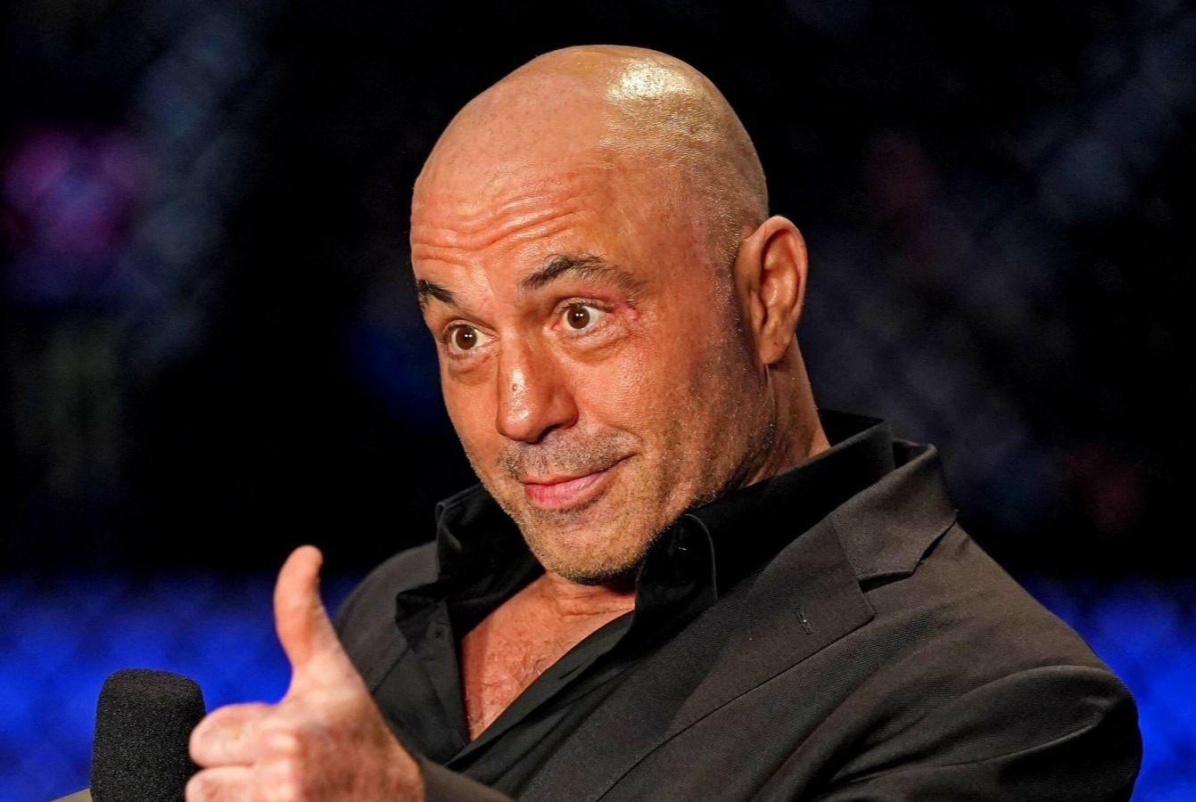 Tung khuyen khan gia khong tiem vaccine, nam MC My mac Covid-19 hinh anh