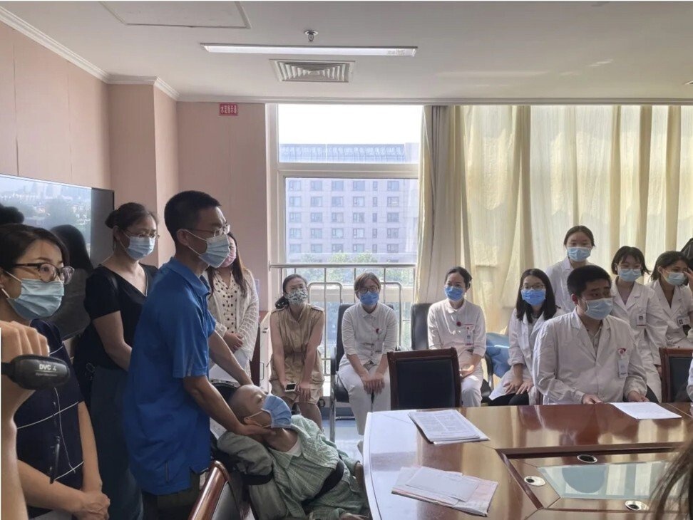 nam sinh muon thanh Stephen Hawking anh 2