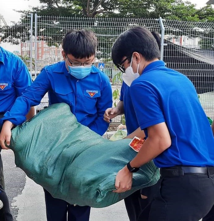 nam sinh TP.HCM di cho ho anh 2