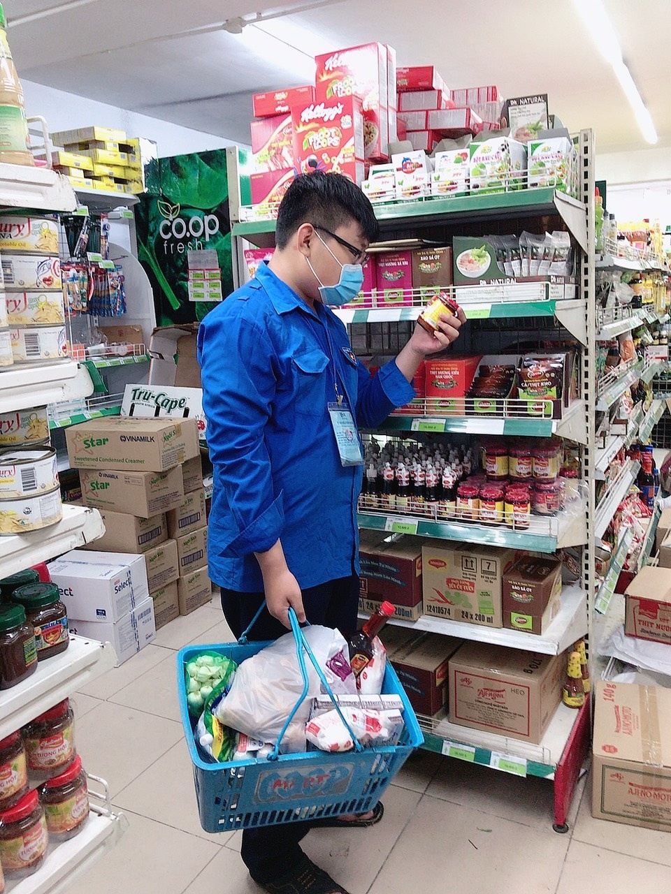 nam sinh TP.HCM di cho ho anh 1