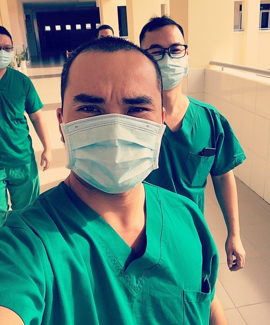 bác sĩ ở bệnh viện dã chiến ảnh 1 bac si o benh vien da chien anh 1