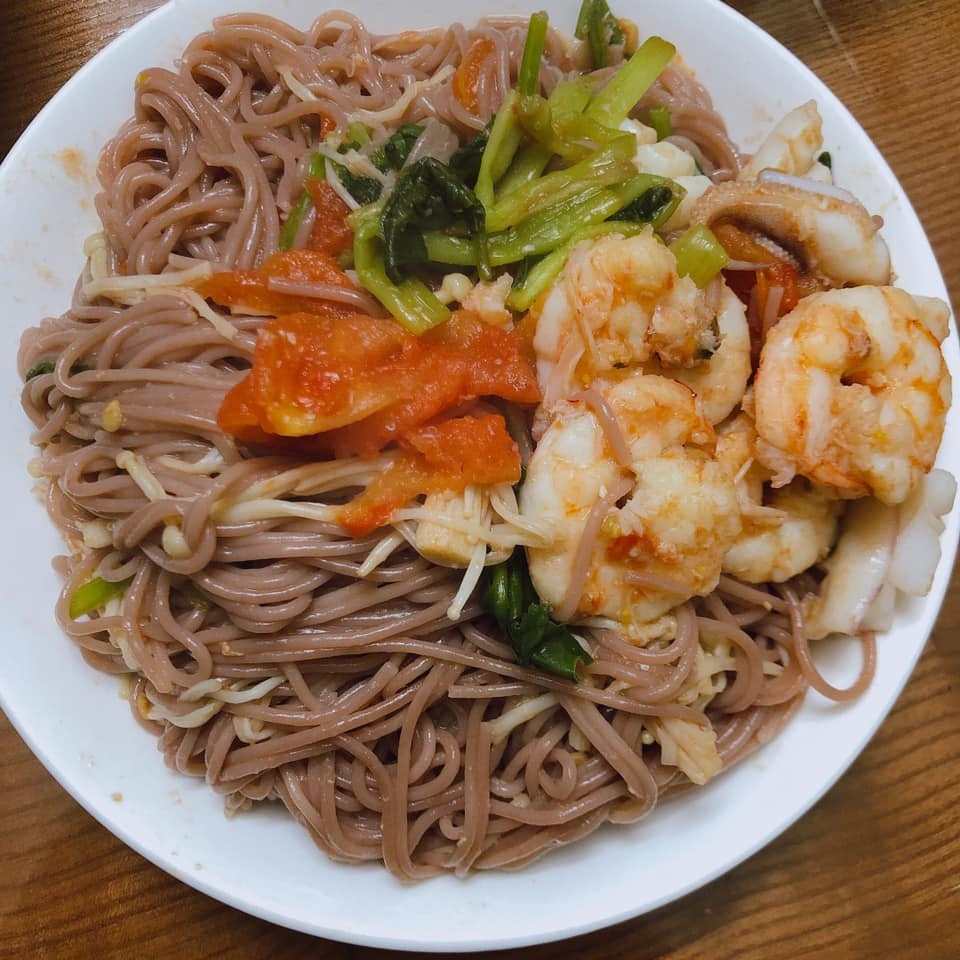 hoc nau an khi o nha gian cach anh 12