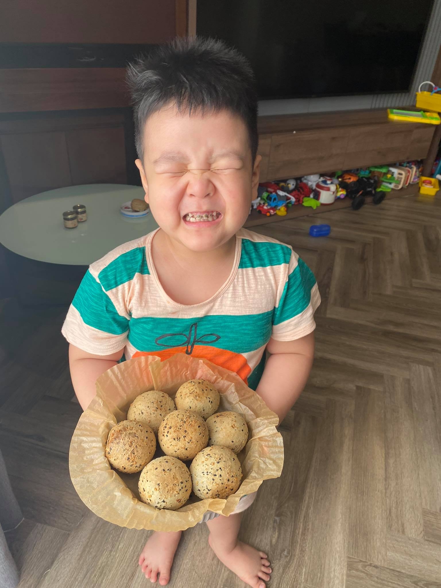 hoc nau an khi o nha gian cach anh 1