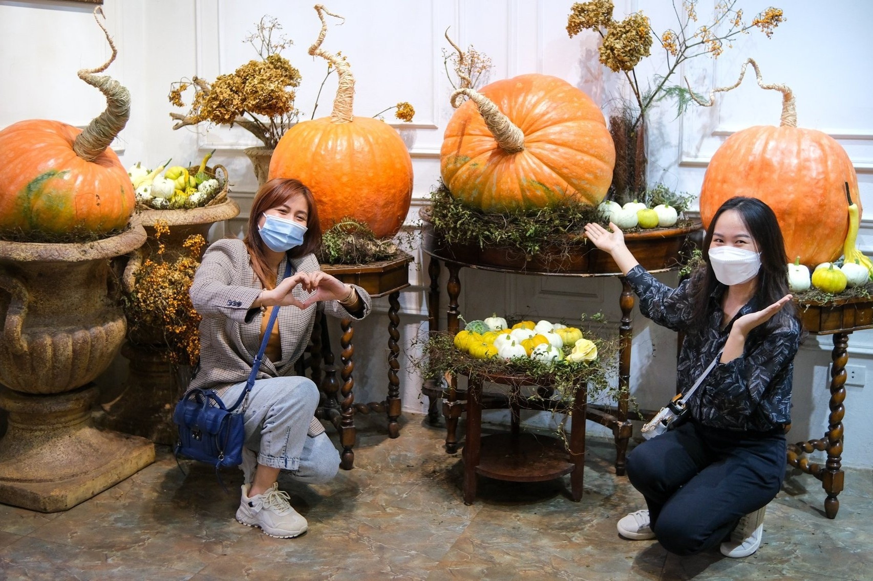 Chi gan chuc trieu dong mua bi ngo khong lo trang tri Halloween hinh anh