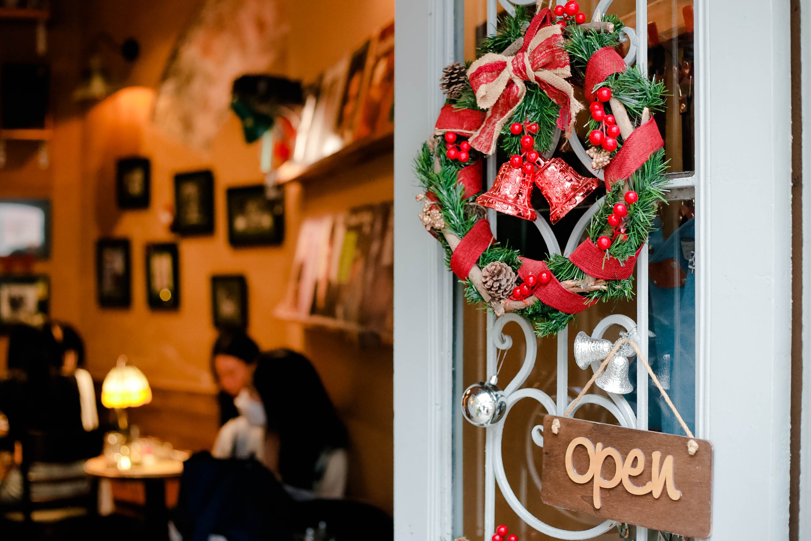 quan ca phe trang tri Giang sinh anh 1