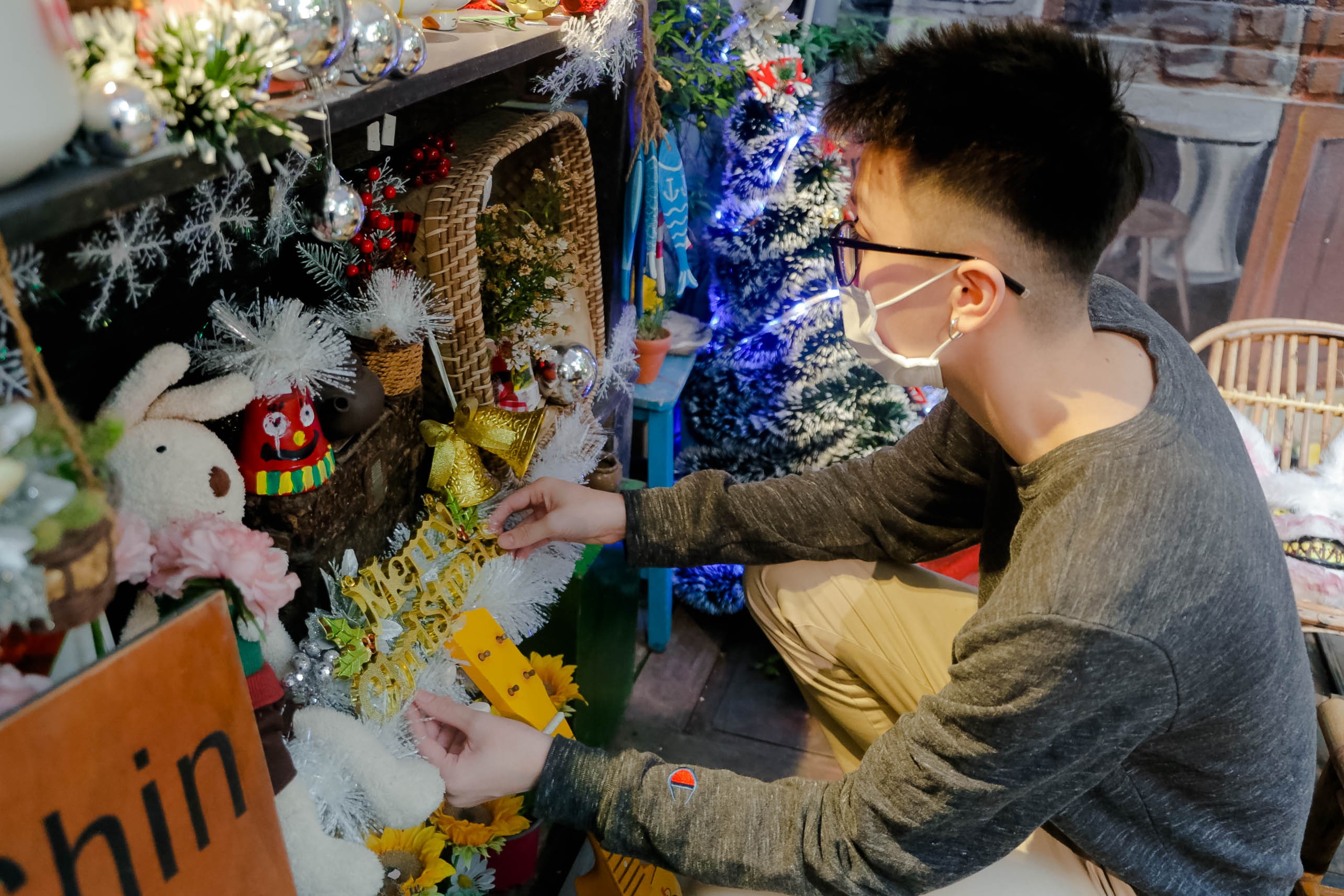 quan ca phe trang tri Giang sinh anh 3