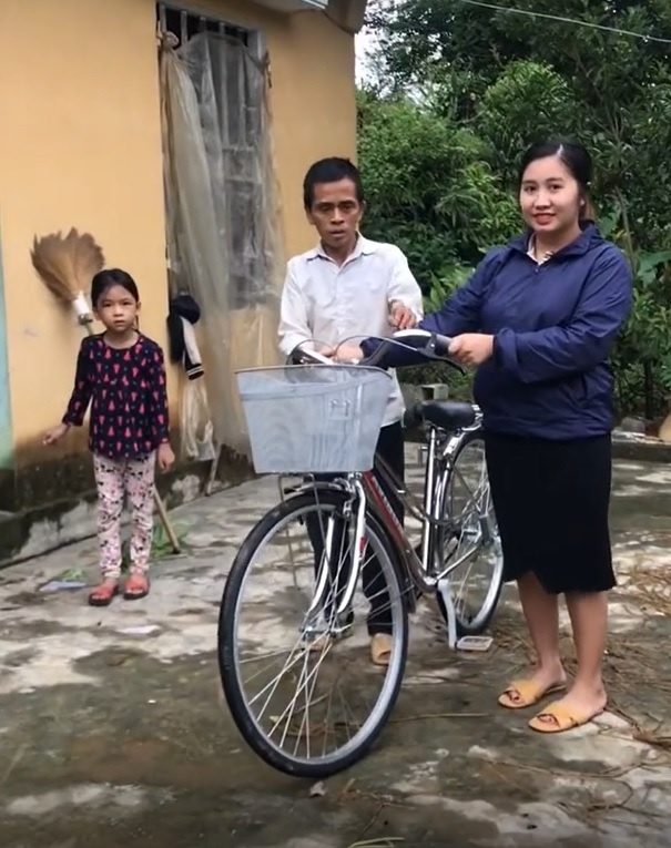 bo cong con gai di hoc anh 2