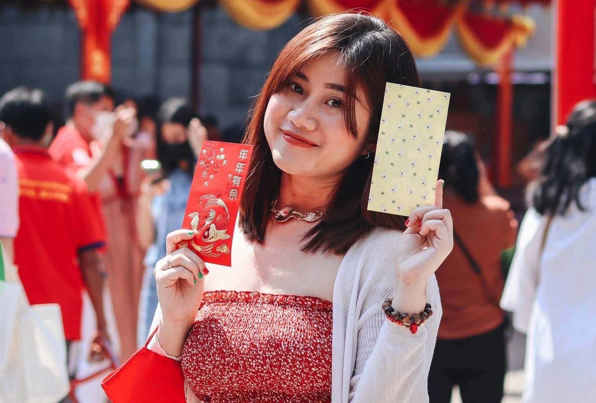 Ban khoan tien bac khi ve Viet Nam don Tet hinh anh