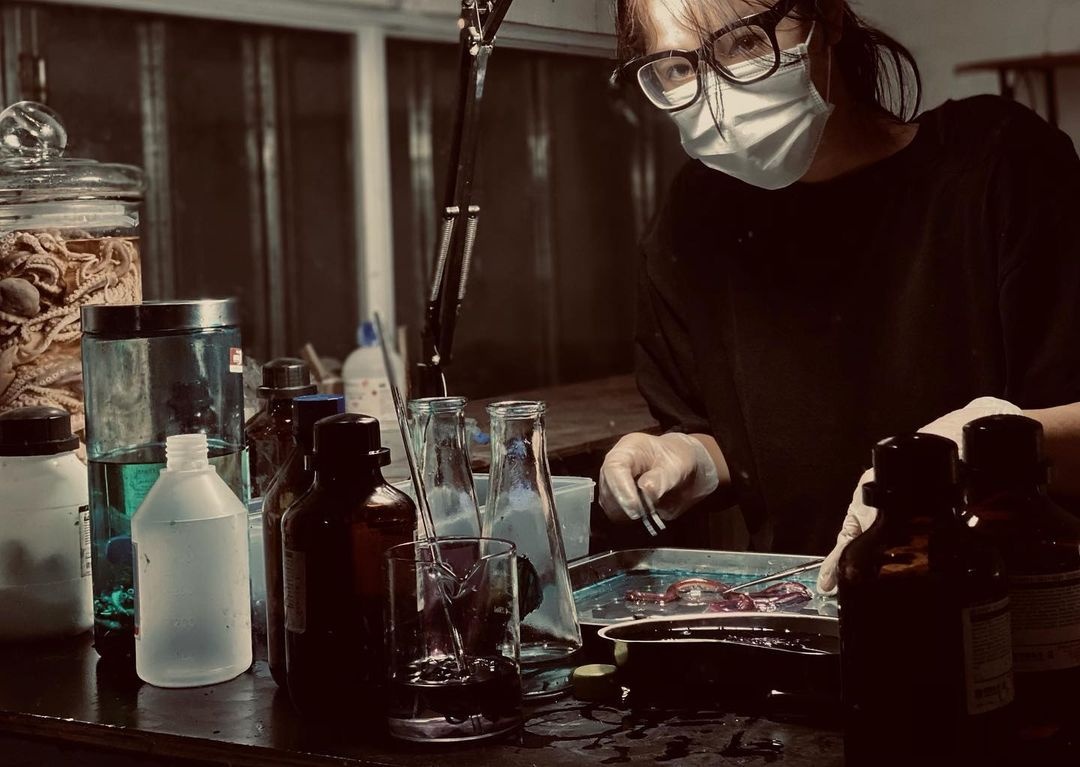 co gai lam tieu ban nhuom xuong anh 7