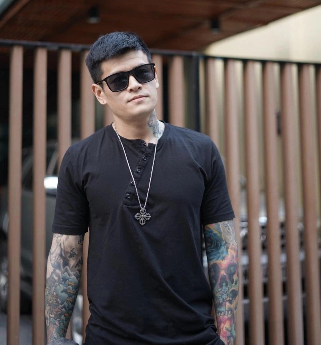 bố xăm chữ viết của con lên tay ảnh 3 bo xam chu viet cua con len tay anh 3